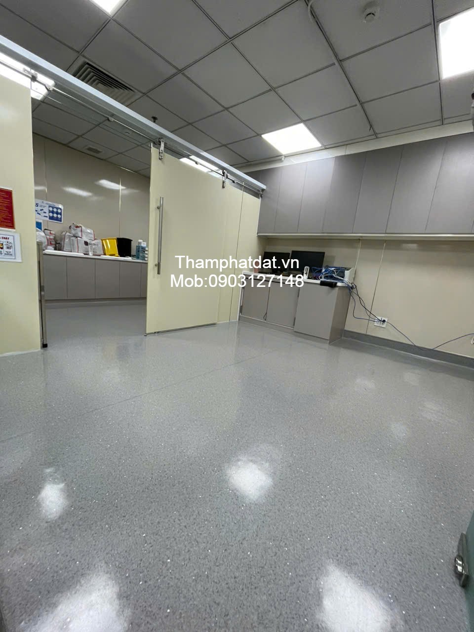 Thi công sàn vinyl kháng khuẩn, wax phủ bóng